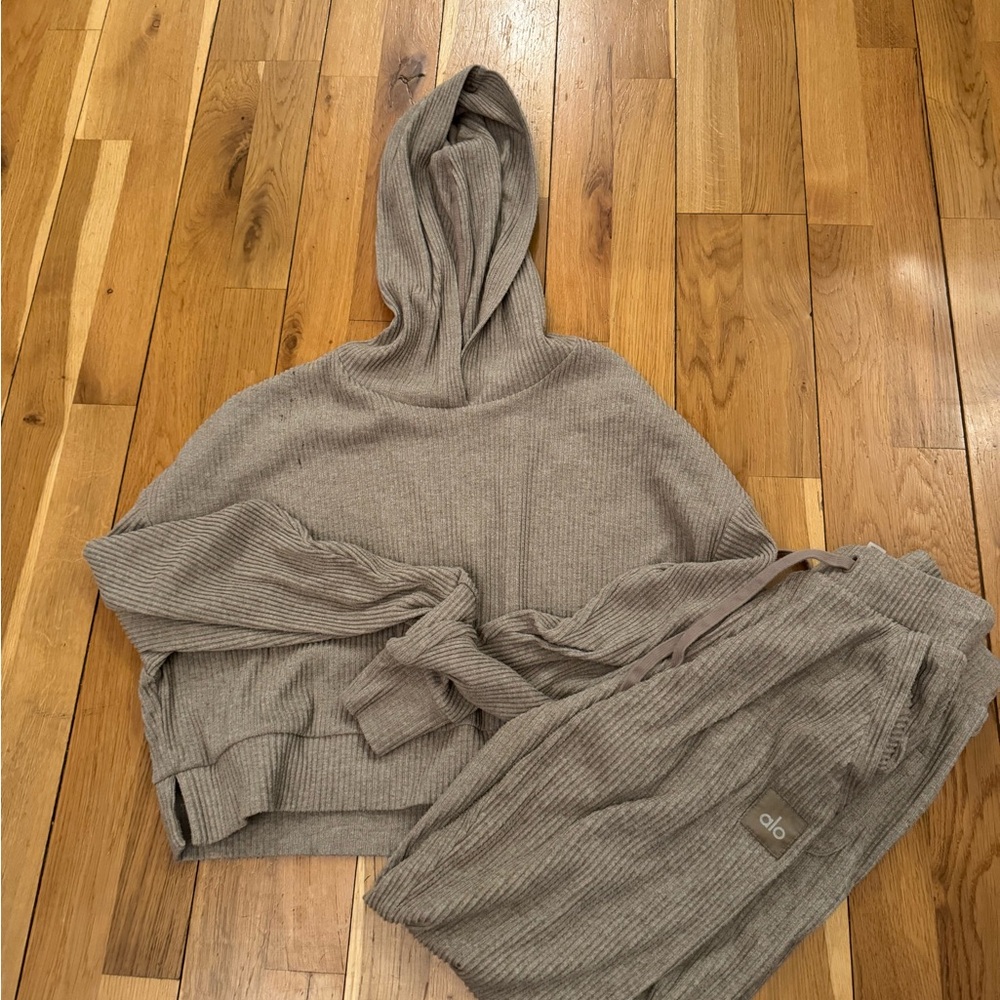 ALO Muse Sweat Set in gravel heather